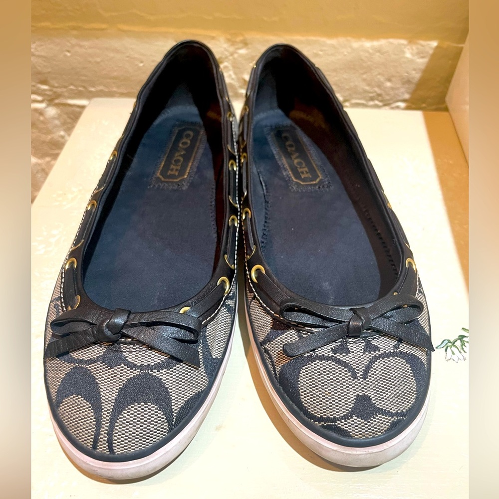 Coach ballet flats with black and white C’s 🥿